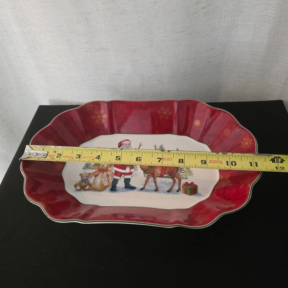 Vintage Villeroy & Boch Toy's Fantasy Santa Scalloped Christmas Serving Bowl Red